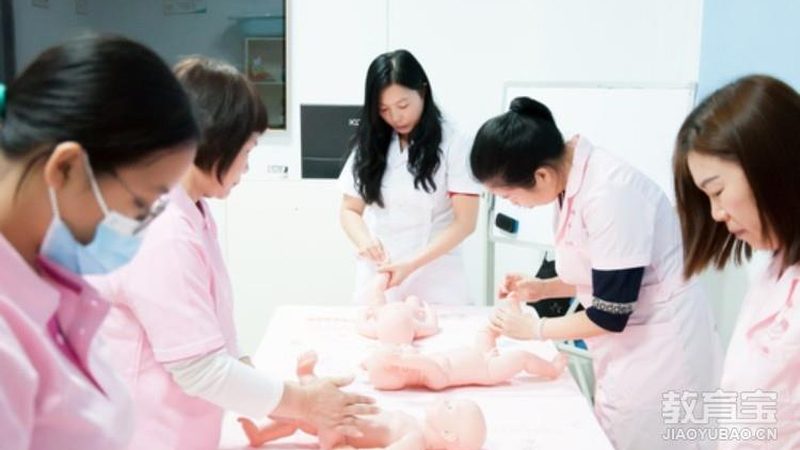 小标题：母婴护理师的角色与职责