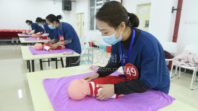 母婴护理师收费标准2025：揭秘影响价格的关键因素**